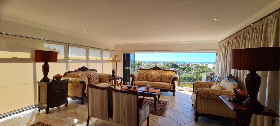 5 Bedroom Property for Sale in Wavecrest Eastern Cape